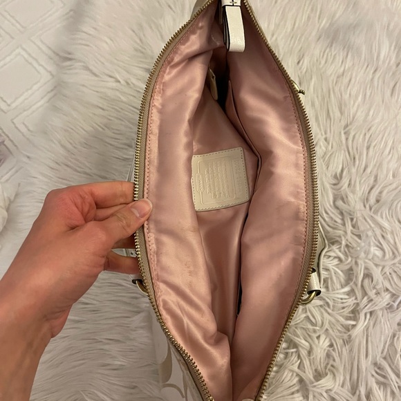 Coach | Poppy | Khaki Signature Tote - Picture 15 of 16